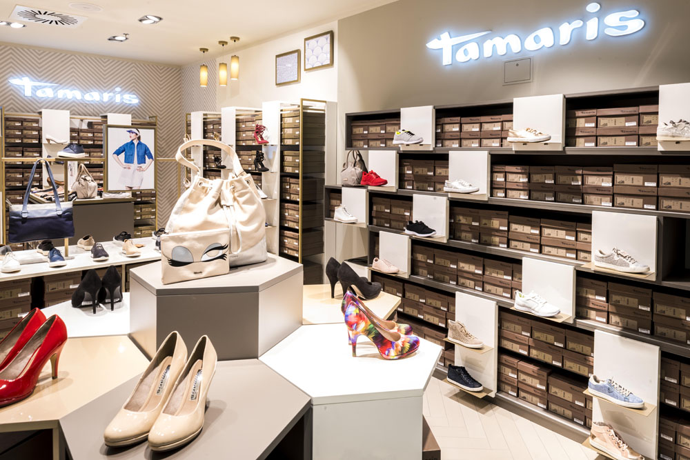 Магазин обуви shop. Обувной магазин Tamaris. Бутики обувь женская. Тамарис обувь магазины. Красивый магазин обуви.